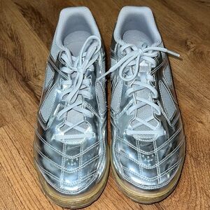 Nike Gato LV8 Metallic Silver Gum